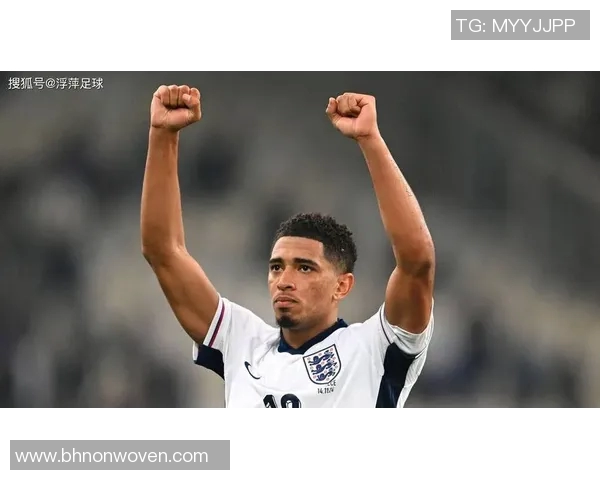 10号足球明星喜迎新赛季展现超凡技艺引发球迷热烈追捧