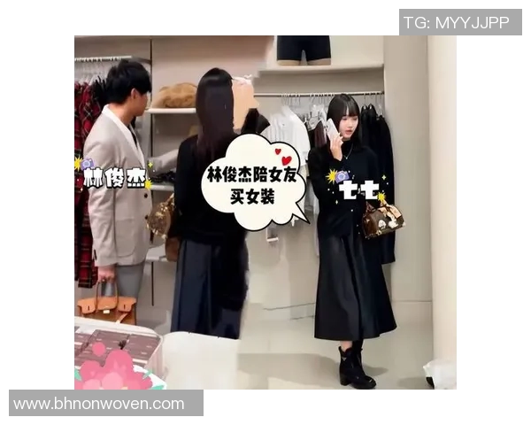 与足球明星亲密接触的瞬间记录我的难忘合影经历